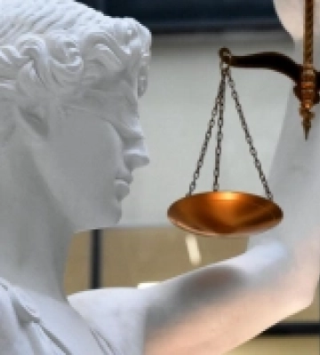 У Рівному судитимуть викладачку за поширення комуністичної символіки