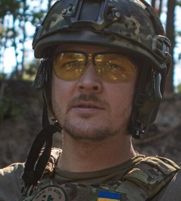 «Важко». Фронтмен гурту O.TORVALD Женя Галич розповів, як переживає розлуку із сім&#039;єю, яка вже рік живе у Варшаві