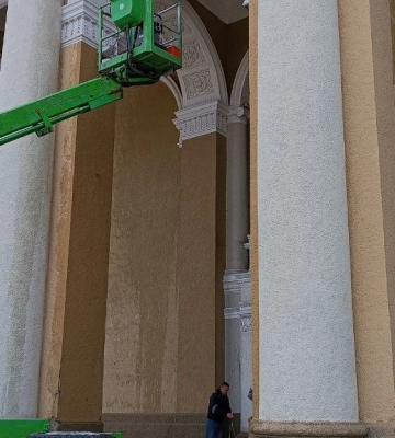 Фасад полтавського театру ім. Гоголя почали реставрувати
