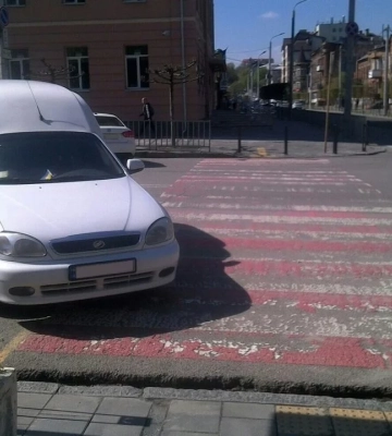 Топ-5 автохамів тижня: у Дніпрі наклали майже 5 000 штрафів за неправильне паркування