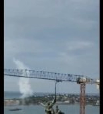 В Криму окупанти намагалися збити безпілотники. Відео