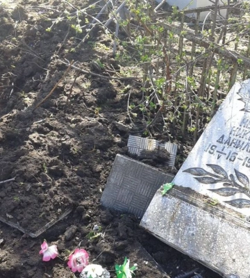 &quot;Превзошли самих себя&quot;: оккупанты крадут надгробные плиты украинцев в Попасной (видео)