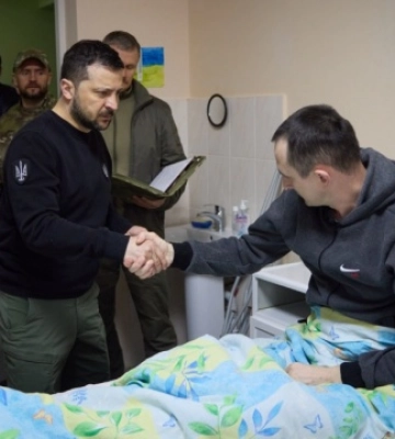 Зеленський відвідав медичний заклад на Полтавщині, де лікуються поранені військові ЗСУ