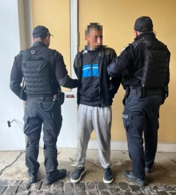 Поліцейські охорони Закарпаття затримали молодика, який ножем погрожував персоналу та відвідувачам музею