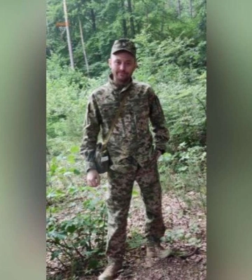 На Дніпропетровщині провели в останню путь Євгена Білоуса, який загинув у бою поблизу Мар&#039;їнки