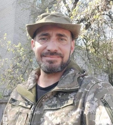 Стоматолог -  на передовій, а його сім`я - волонтери