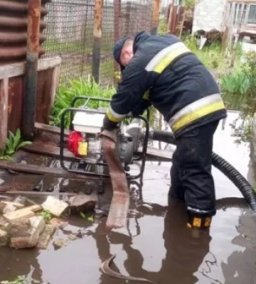 На Дніпропетровщині продовжують ліквідувати наслідки підтоплень: оперативна ситуація на 2 травня