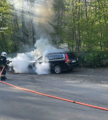 У Львівському районі горів автомобіль Volvo