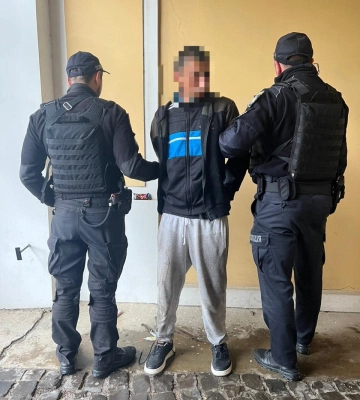 Поліцейські охорони Закарпаття затримали молодика, який ножем погрожував персоналу та відвідувачам музею