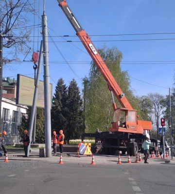 На центральній вулиці Рівного ускладнений рух