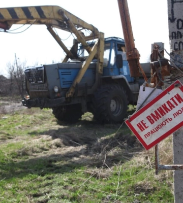 Енергетики відновили 40 км мереж і повністю заживили Слатине