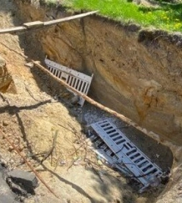 На Луганщині загарбники риють окопи під виглядом водопровідних робіт