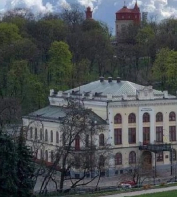 “Симфонія Криму” та концерт на три фортепіано: Національна філармонія оголосила програму на травень