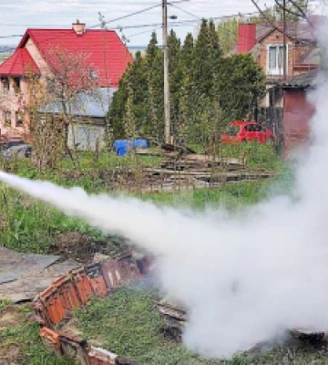 На Львівщині рятувальники провели для дітей практичне заняття з користування вогнегасником