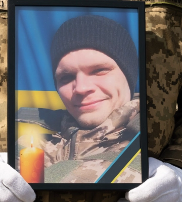 В Ужгороді відбулося прощання із загиблим захисником Антонієм Рабелем