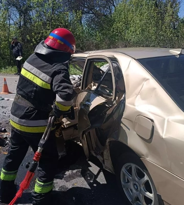 У Нікопольському районі зіштовхнулися два легковики: є загиблі