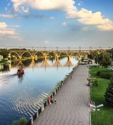 Знаменита Набережна Дніпра: що було колись на її місці 
