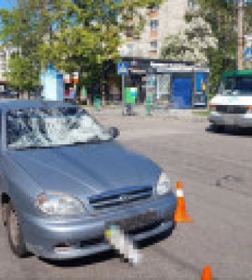 У Харкові водій автомобіля збив двох пішоходів