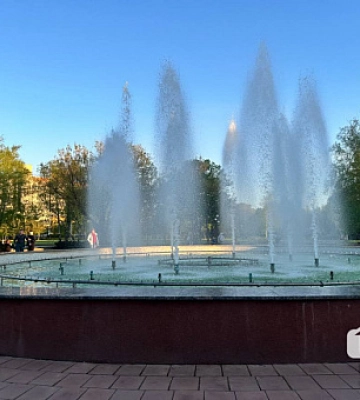 В Кривом Роге возле исполкома заработал фонтан