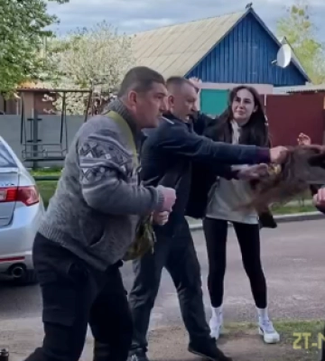 У Коростені кілька чоловіків побили двох жінок: поліція розпочала досудове розслідування