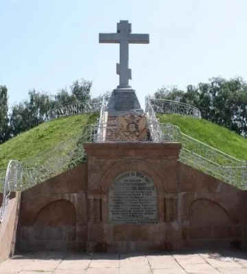 Погрози мамі ЛГБТ-військового та декомунізація на Полтавщині — головне за 2 травня