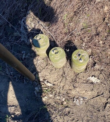 Под Балаклеей в поле подорвался трактор: двое погибших