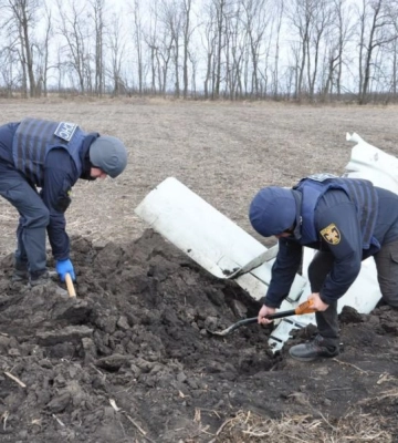 На Київщині підірвуть знайдену російську ракету від ПЗРК (ФОТО)