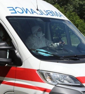 Південна Корея передала для українських медзакладів 10 «швидких»