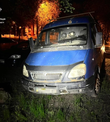 У Харкові знайшли розбитим викрадений автомобіль