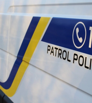 На одному з блокпостів Одещини гвардійці виявили в автівці згортки невідомої речовини та зброю: деталі