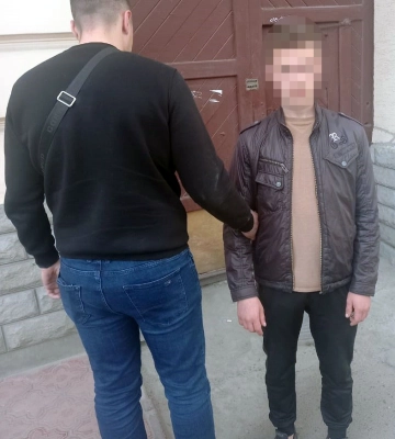 У Львові поліцейські затримали зловмисника, який у шахрайський спосіб видурював гроші у літніх людей