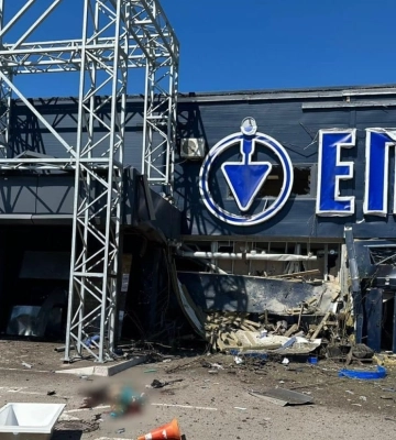 Росія атакувала «Епіцентр» у Херсоні — є загиблі і поранені