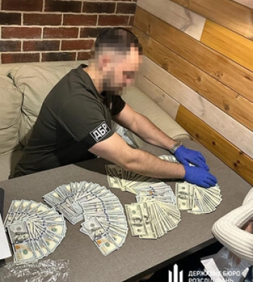 Харківський прокурор продає послуги за 35 тисяч доларів – ДБР