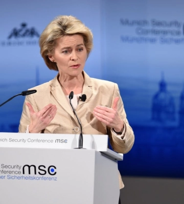 Фон дер Ляєн: Європа різко прискорює виробництво боєприпасів для України