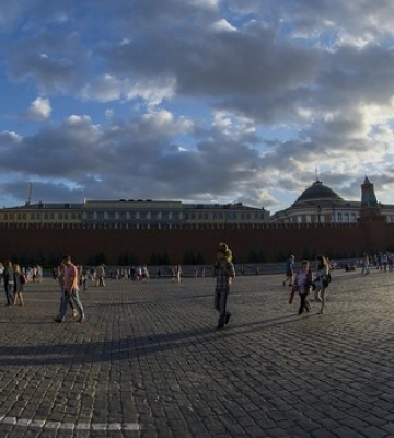 В Москві заборонили польоти дронів, а в Госдумі закликають завдати удару по Банковій