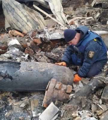 Ворог вдарив керованими авіабомбами по селу на Херсонщині, три будинки вщент зруйновано, - ОВА