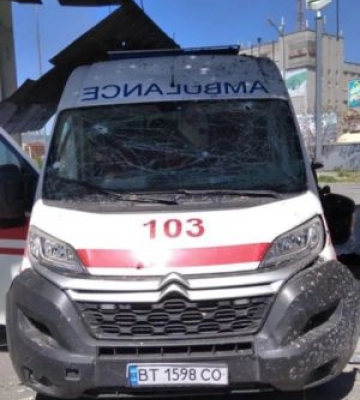 Сьогодні вдень, 3 травня, війська рф вдарили по залізничному вокзалу Херсона