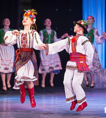 Хореографічні колективи Кропивницького зачарували народними танцями глядачів у філармонії (ФОТОРЕПОРТАЖ)