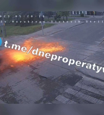 У Дніпрі Honda на швидкості влетіла у дерево: загинув водій 