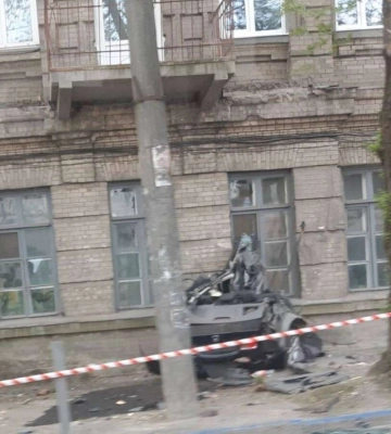 У Дніпрі Honda на швидкості влетіла у дерево: загинув водій 
