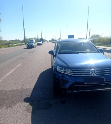 На трасі Київ-Чоп позашляховик збив людину. Чоловік загинув на місці