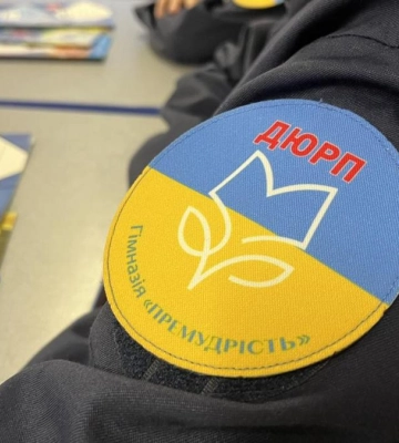 Рівненські рятувальники навчали команду дружин юних рятувальників-пожежних домедичній допомозі