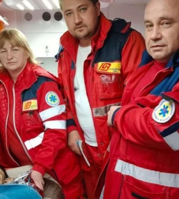 Мешканка Дніпропетровщини народила дитину в автомобілі швидкої допомоги