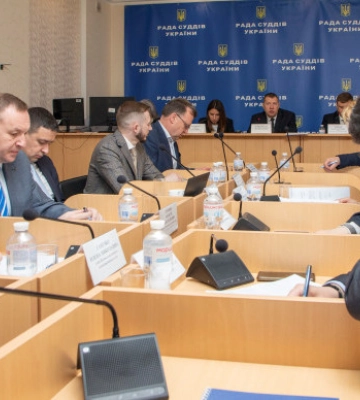 Рада судей наградила почетными грамотами судей в отставке, помощников судей и работников аппарата