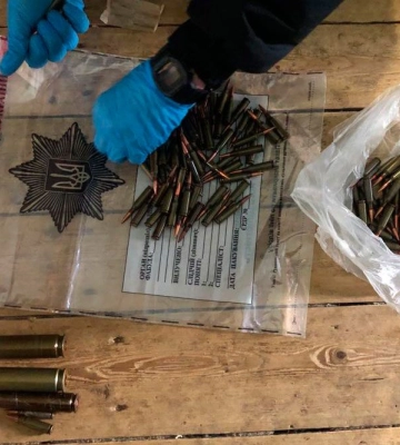 Незаконний обіг зброї та боєприпасів: підозрюють чотирьох мешканців Лубенщини