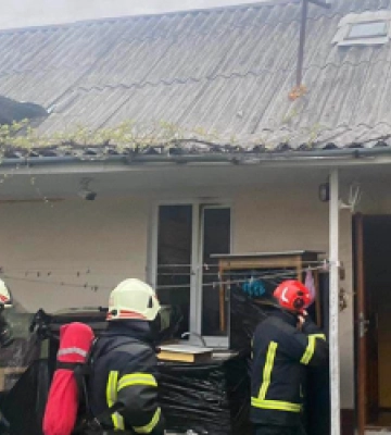 У Перемишлянах рятувальники гасили пожежу в житловому будинку (ФОТО)