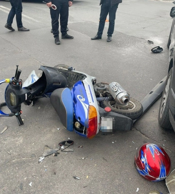 32-річний водій мопеда у лікарні: подробиці аварії на перехресті в Луцьку