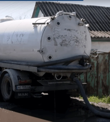 У полоні стихії: як у Дніпрі долають наслідки підтоплення