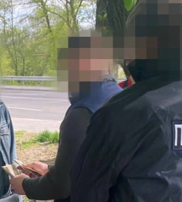 Вимагали «данину» за вилов риби – на Волині викрили на хабарництві двох посадовців (Фото)