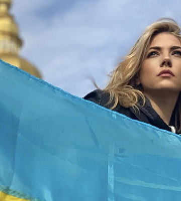 До України приїхала акторка та продюсерка, зірка «Вікінгів» Кетрін Винник